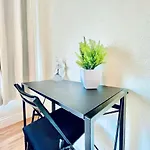Home In Plaistow & Free Parking