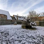Home In Plaistow & Free Parking