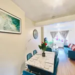 Home In Plaistow & Free Parking